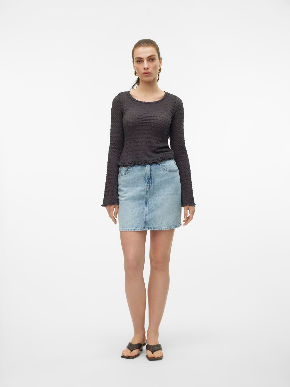 model_shot-front_full